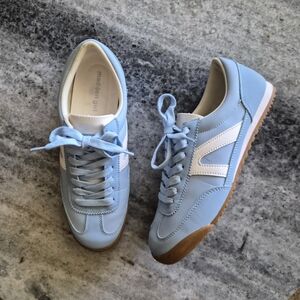 Madden Girl Brooklyn Retro Sneakers • Light Blue & White Gum Sole Trainers • 8.5